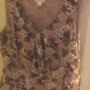 Sleeveless with bow in front, in purples and white